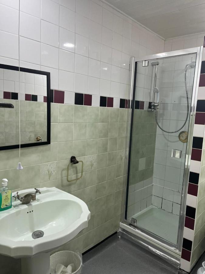 Saji Hotel Ilford Bagian luar foto